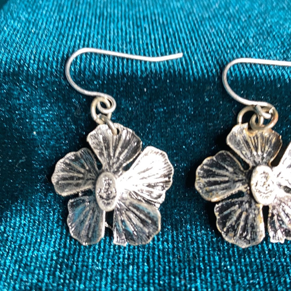 Flower earrings with rhinestone middle silver-tone - Picture 4 of 4